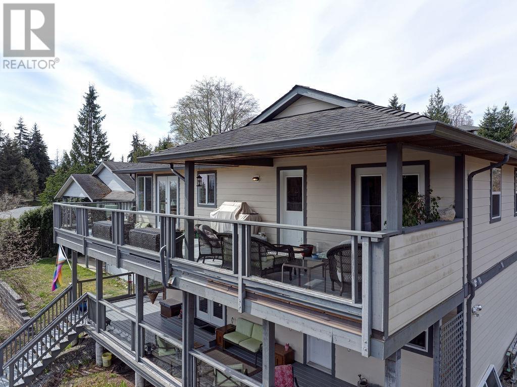 5606 Medusa Place, Sechelt, British Columbia  V0N 3A0 - Photo 13 - R2866759