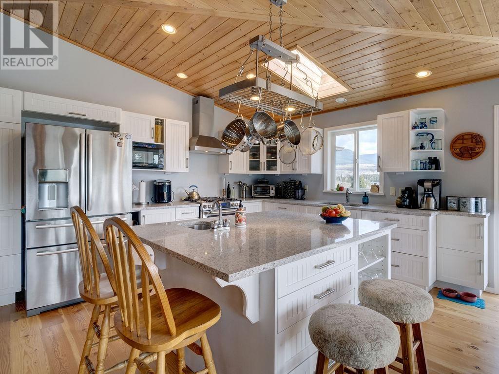 5606 Medusa Place, Sechelt, British Columbia  V0N 3A0 - Photo 8 - R2866759