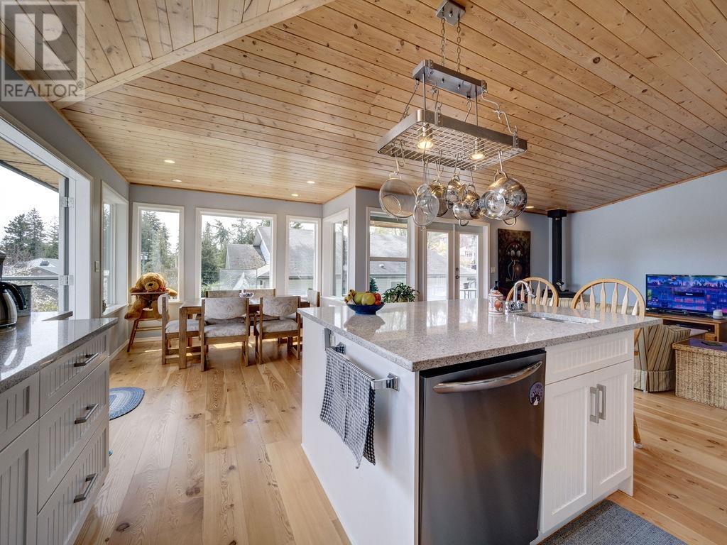 5606 Medusa Place, Sechelt, British Columbia  V0N 3A0 - Photo 9 - R2866759