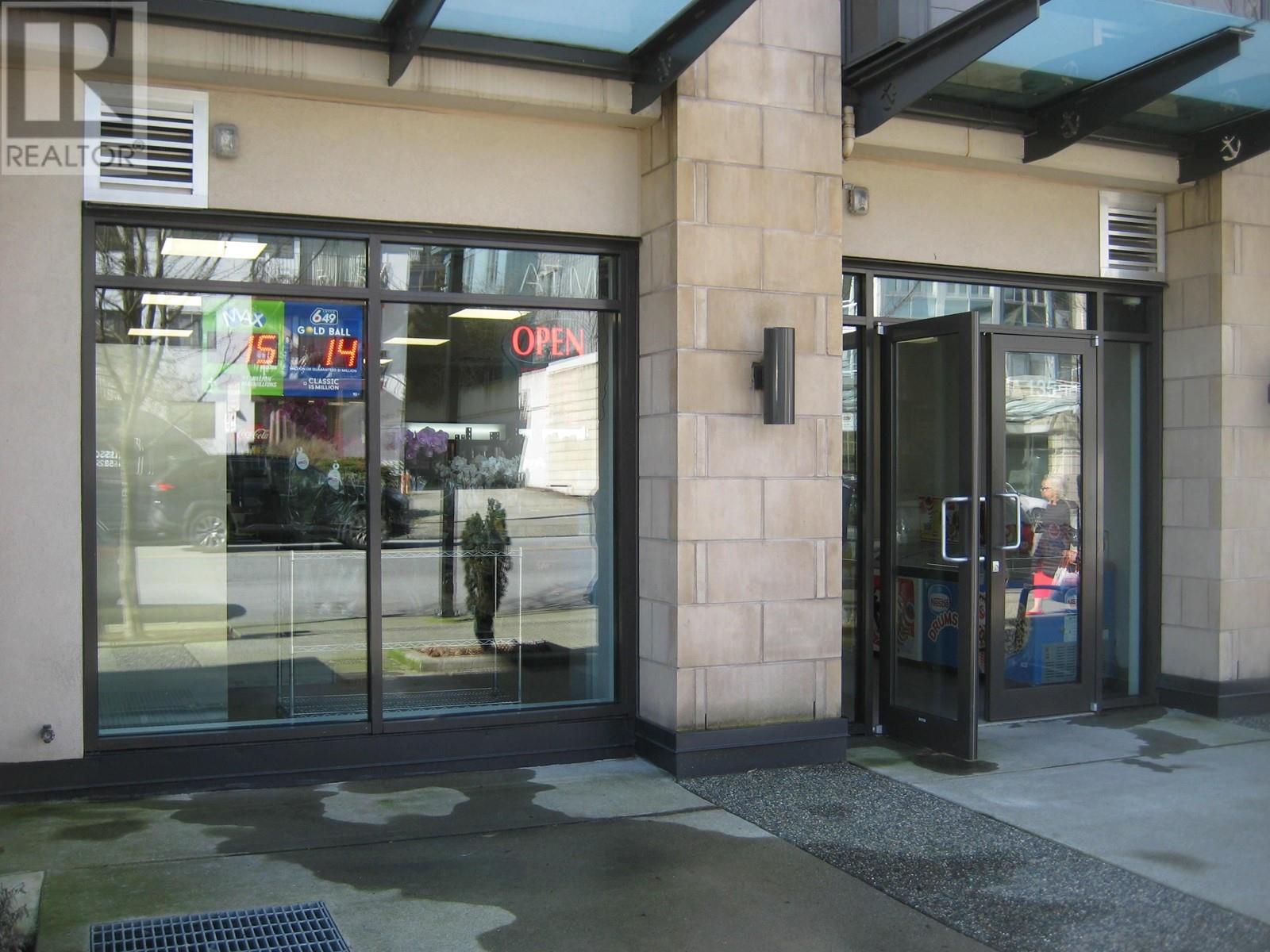 135 E 3rd Street, North Vancouver, British Columbia  V7L 1E5 - Photo 2 - C8058885