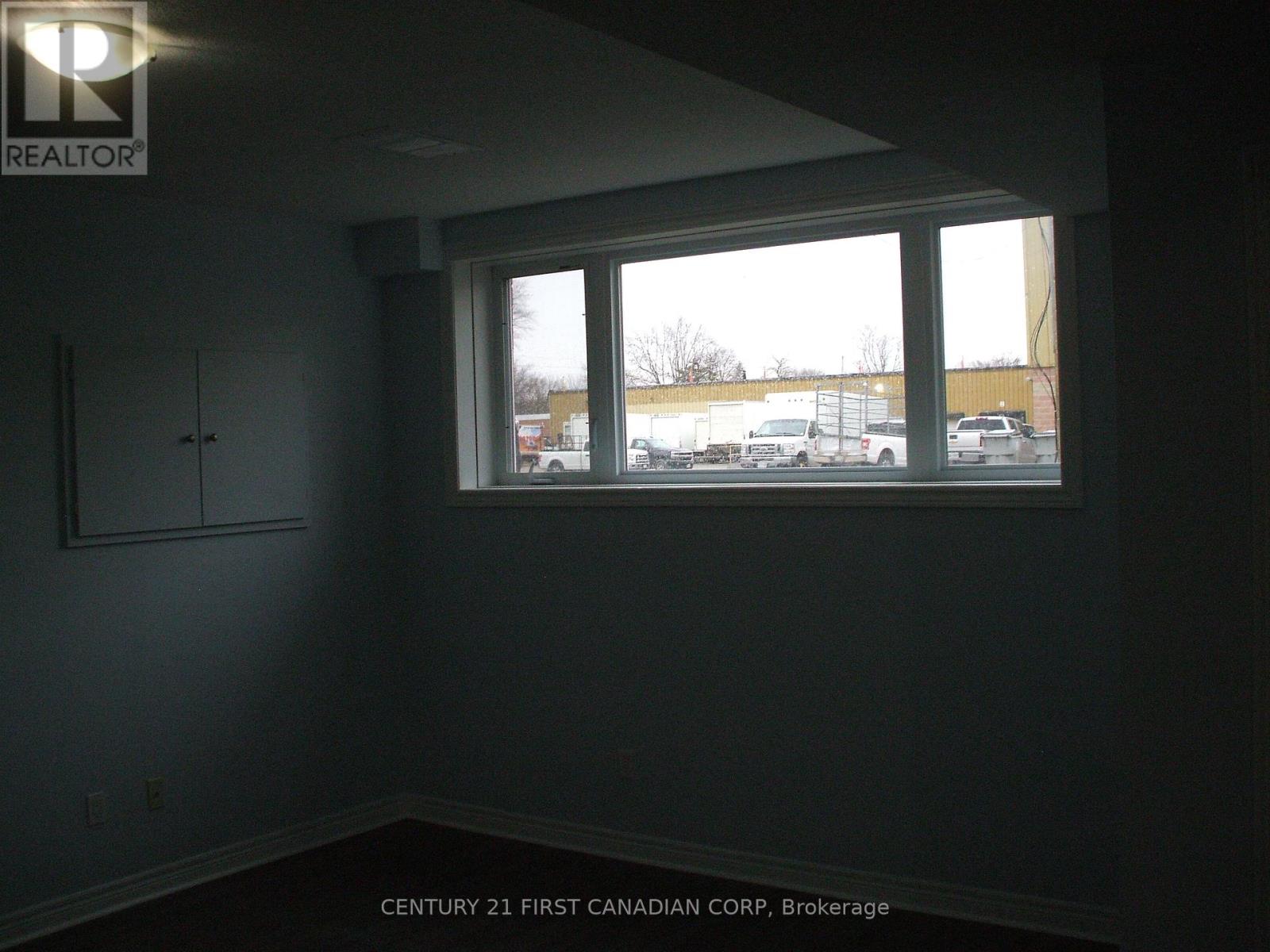 210 Ewart St, Strathroy-Caradoc, Ontario  N7G 4G6 - Photo 5 - X8204730