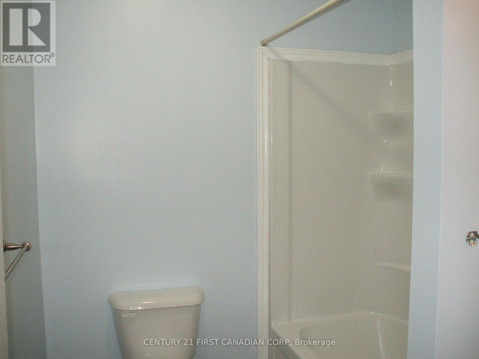 210 Ewart St, Strathroy-Caradoc, Ontario  N7G 4G6 - Photo 8 - X8204730