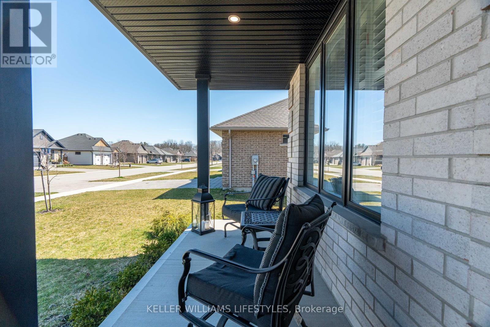 2069 Lockwood Cres, Strathroy-Caradoc, Ontario  N0L 1W0 - Photo 3 - X8205608