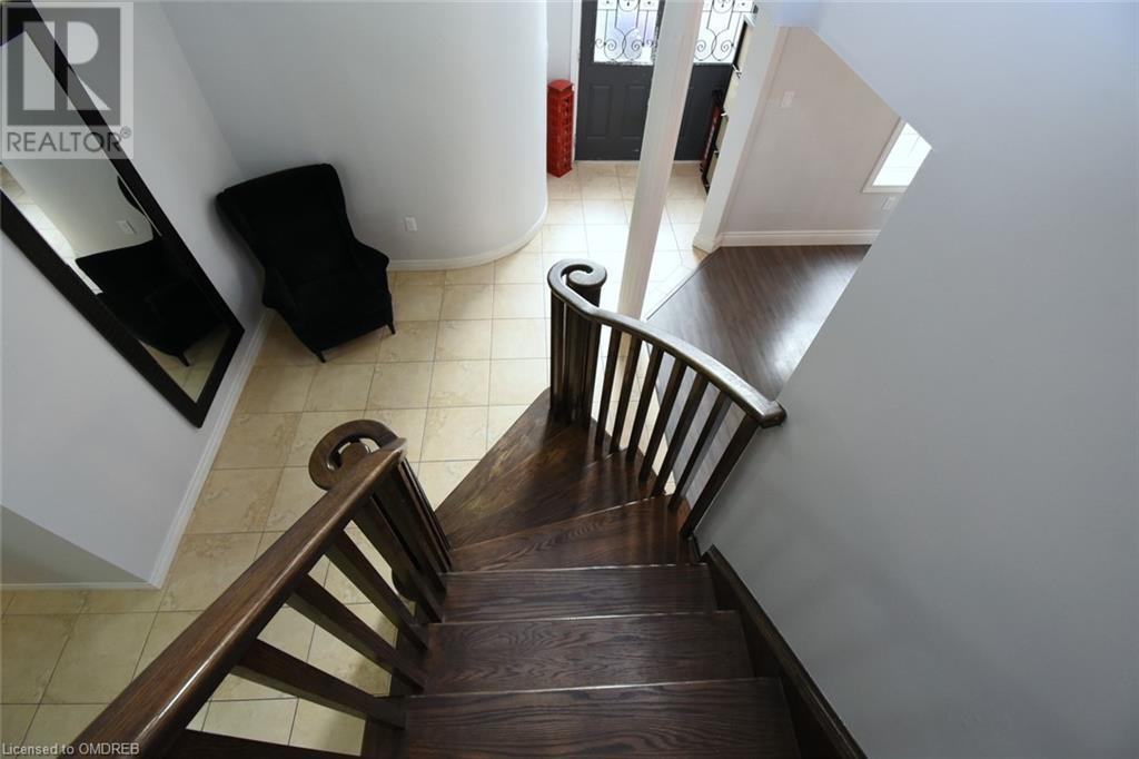 205 Lorenzo Drive, Hamilton, Ontario  L9A 0A1 - Photo 13 - 40564962