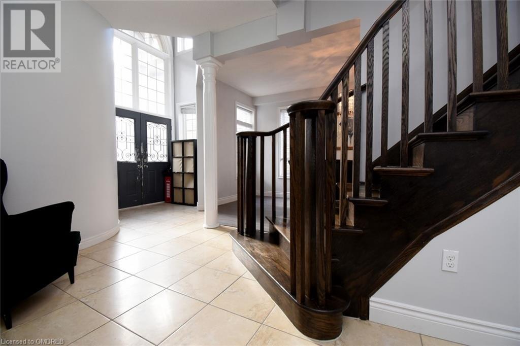 205 Lorenzo Drive, Hamilton, Ontario  L9A 0A1 - Photo 2 - 40564962