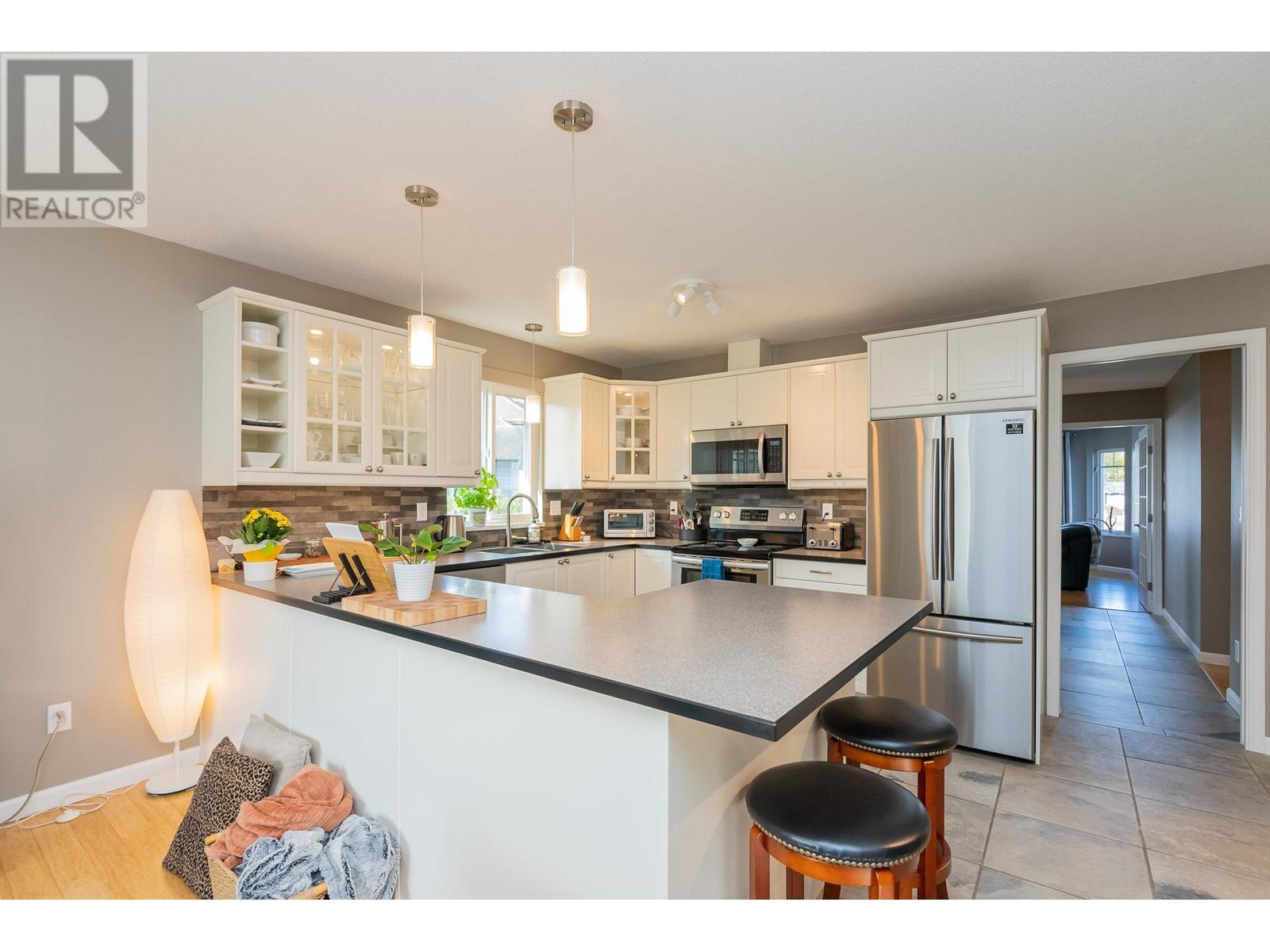 18850 122b Avenue, Pitt Meadows, British Columbia  V3Y 1S4 - Photo 2 - R2866825