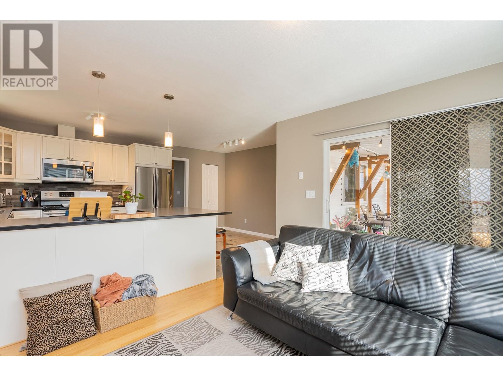 18850 122b Avenue, Pitt Meadows, British Columbia  V3Y 1S4 - Photo 8 - R2866825