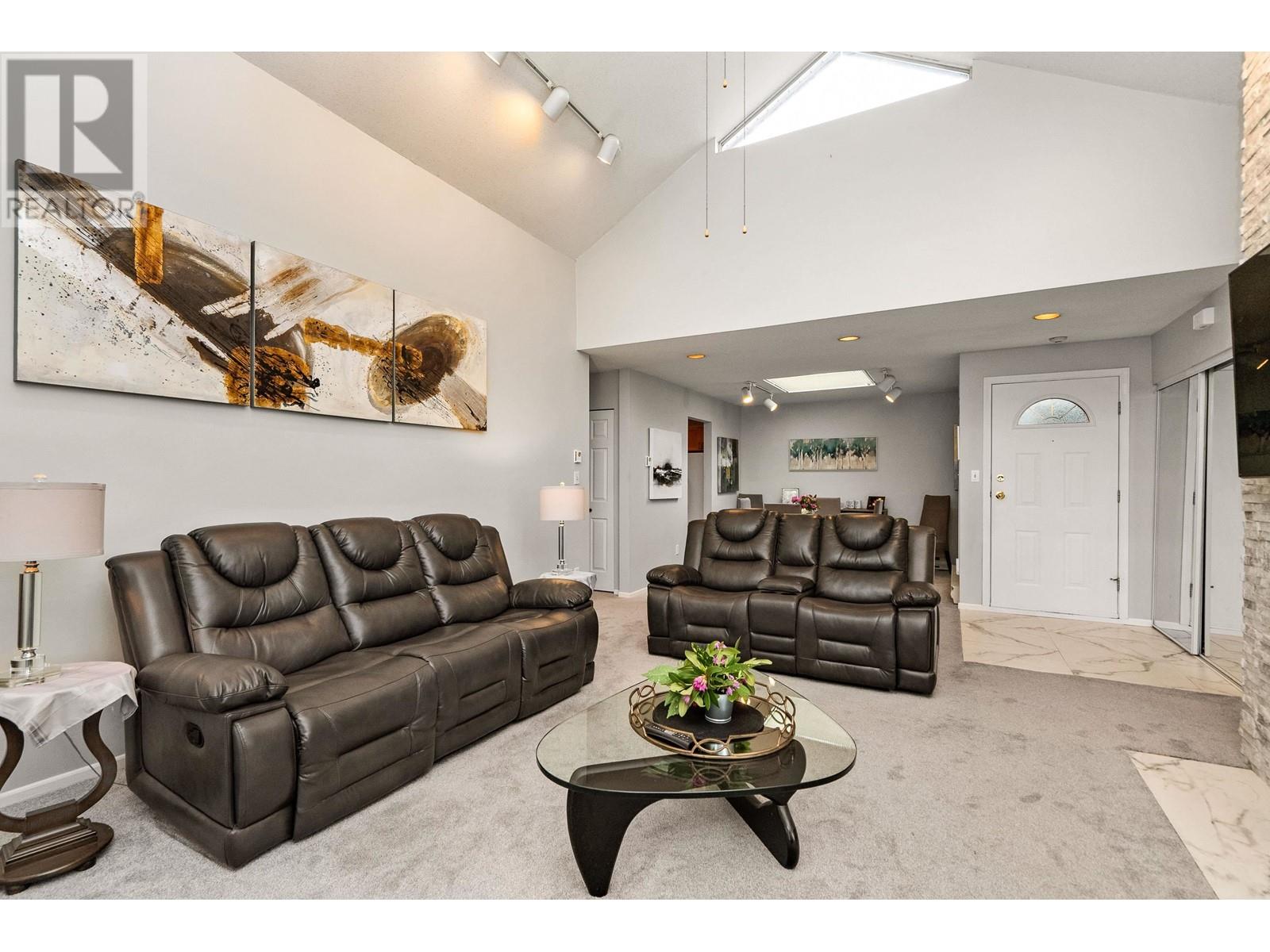 403 2733 Atlin Place, Coquitlam, British Columbia  V3C 5B1 - Photo 3 - R2866834