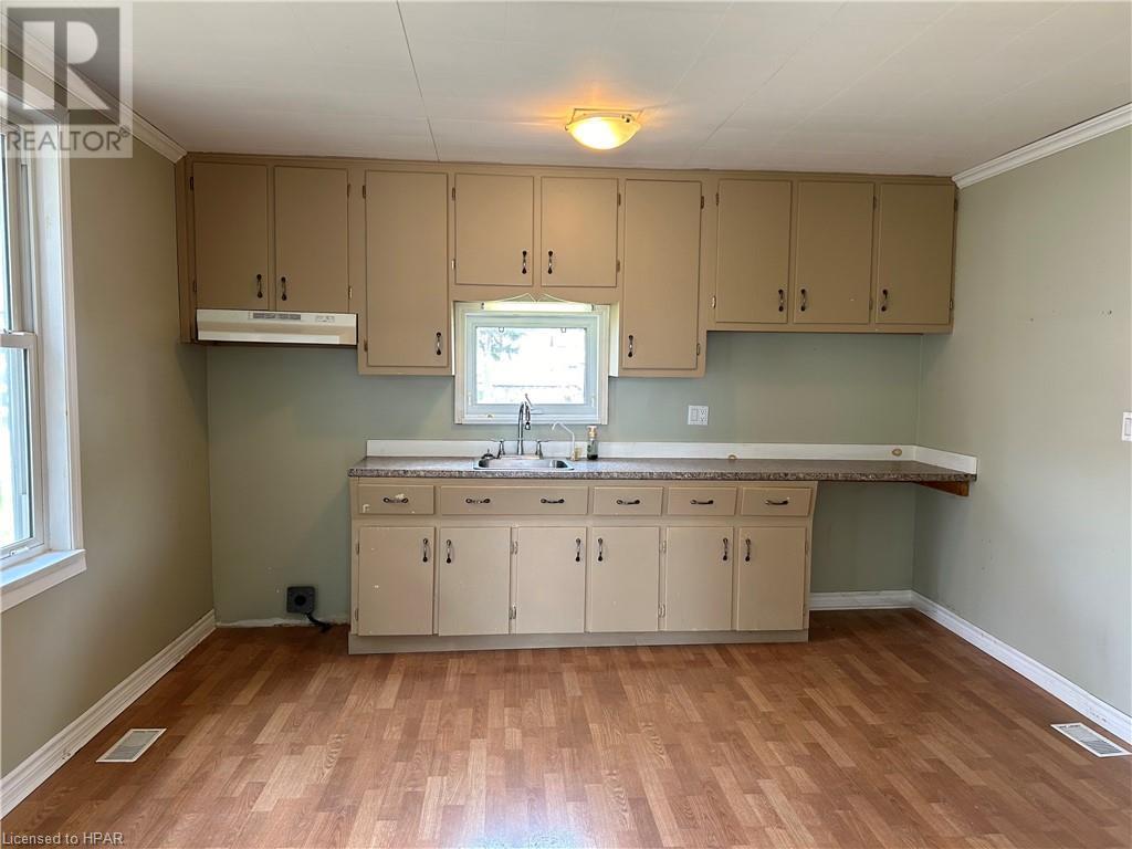 63 East William Street, Seaforth, Ontario  N0K 1W0 - Photo 5 - 40566729