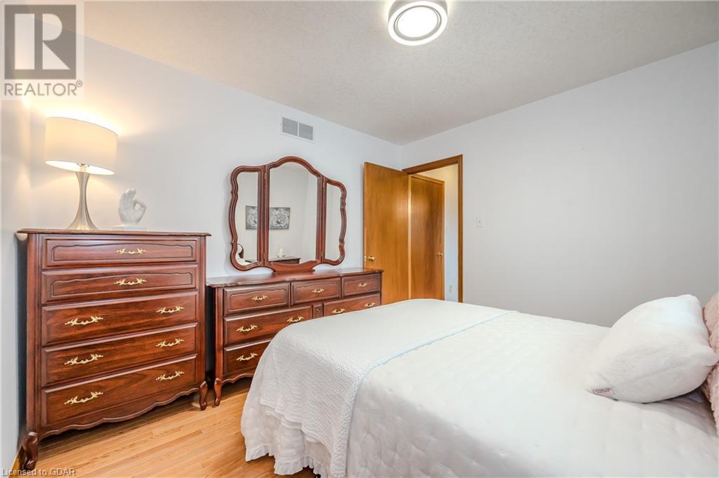 7 Parker Place, Guelph, Ontario  N1E 7A7 - Photo 15 - 40566601