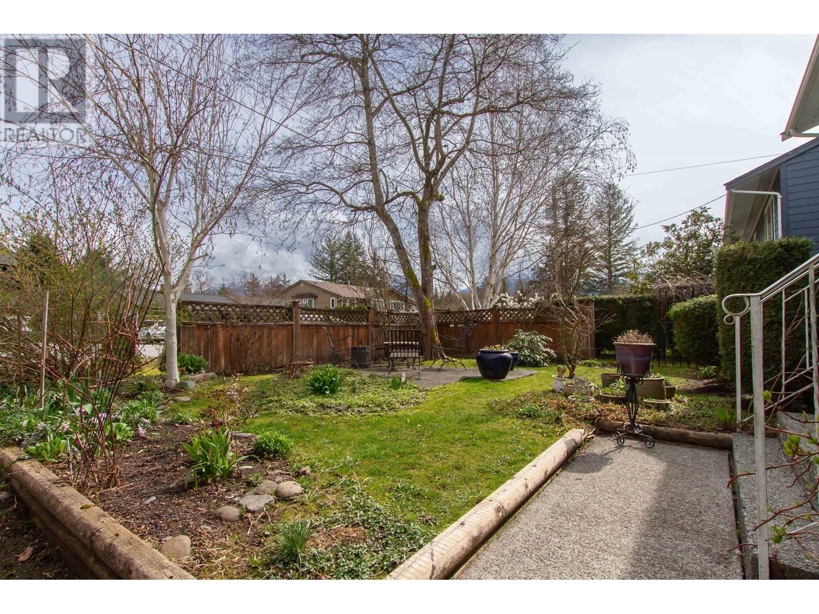 41569 Rod Road, Brackendale, British Columbia  V0N 1H0 - Photo 2 - R2866896