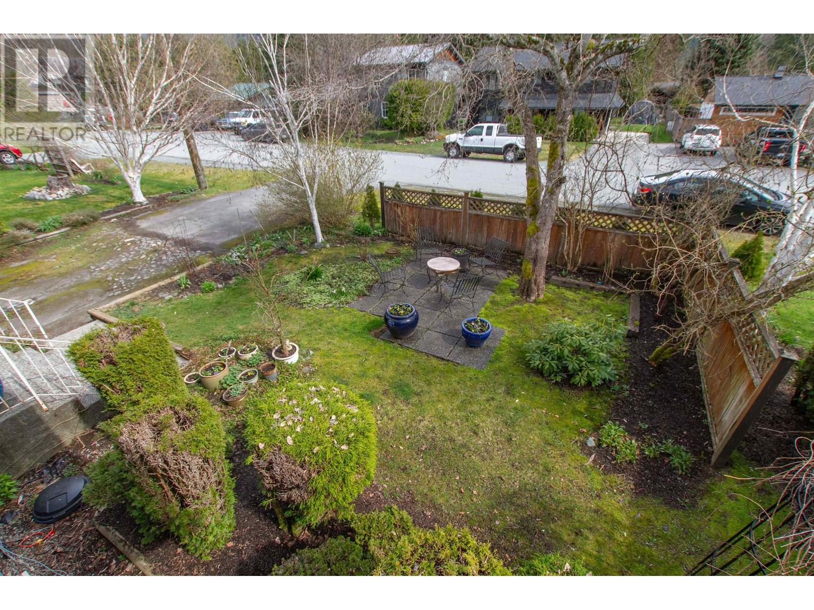 41569 Rod Road, Brackendale, British Columbia  V0N 1H0 - Photo 3 - R2866896