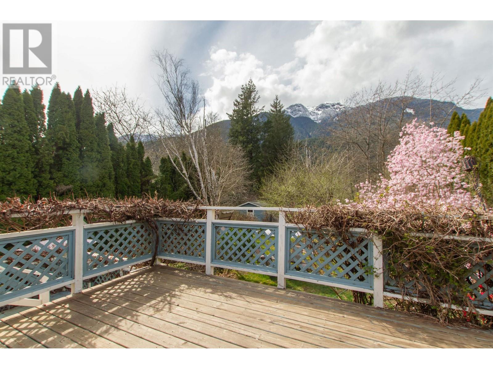41569 Rod Road, Brackendale, British Columbia  V0N 1H0 - Photo 5 - R2866896