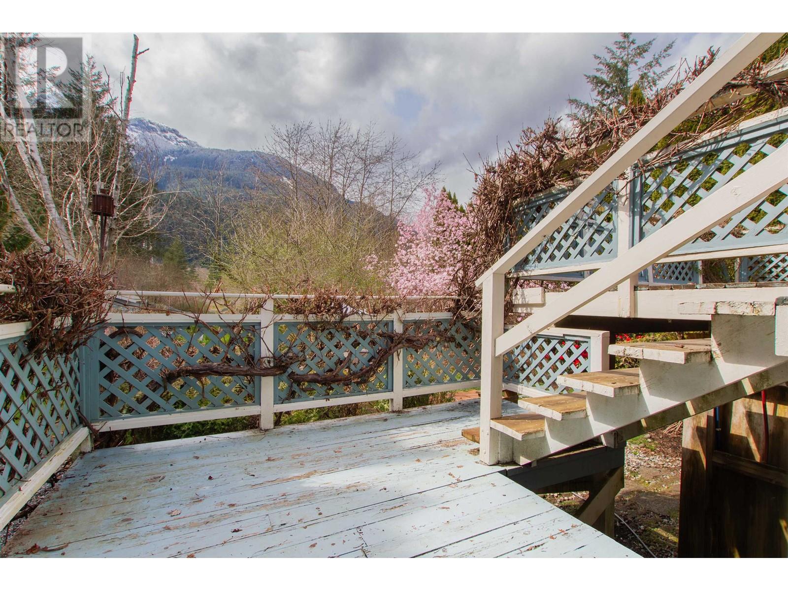 41569 Rod Road, Brackendale, British Columbia  V0N 1H0 - Photo 6 - R2866896