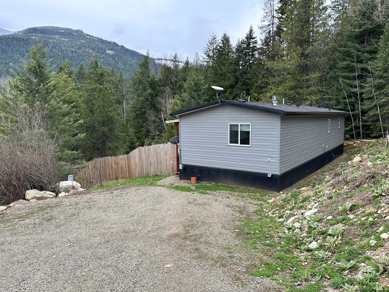 4248 Ross Spur Road, Ross Spur, British Columbia  V0G 1L1 - Photo 3 - 2475943
