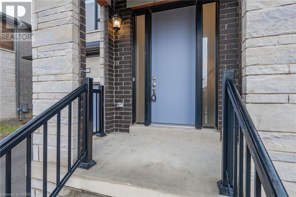 201 Whittington Drive, Hamilton, Ontario  L9L 0H6 - Photo 4 - 40567309