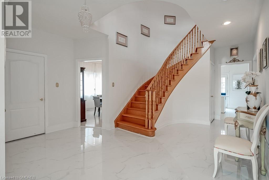 2237 Proudfoot Trail, Oakville, Ontario  L6M 3S7 - Photo 5 - 40567337