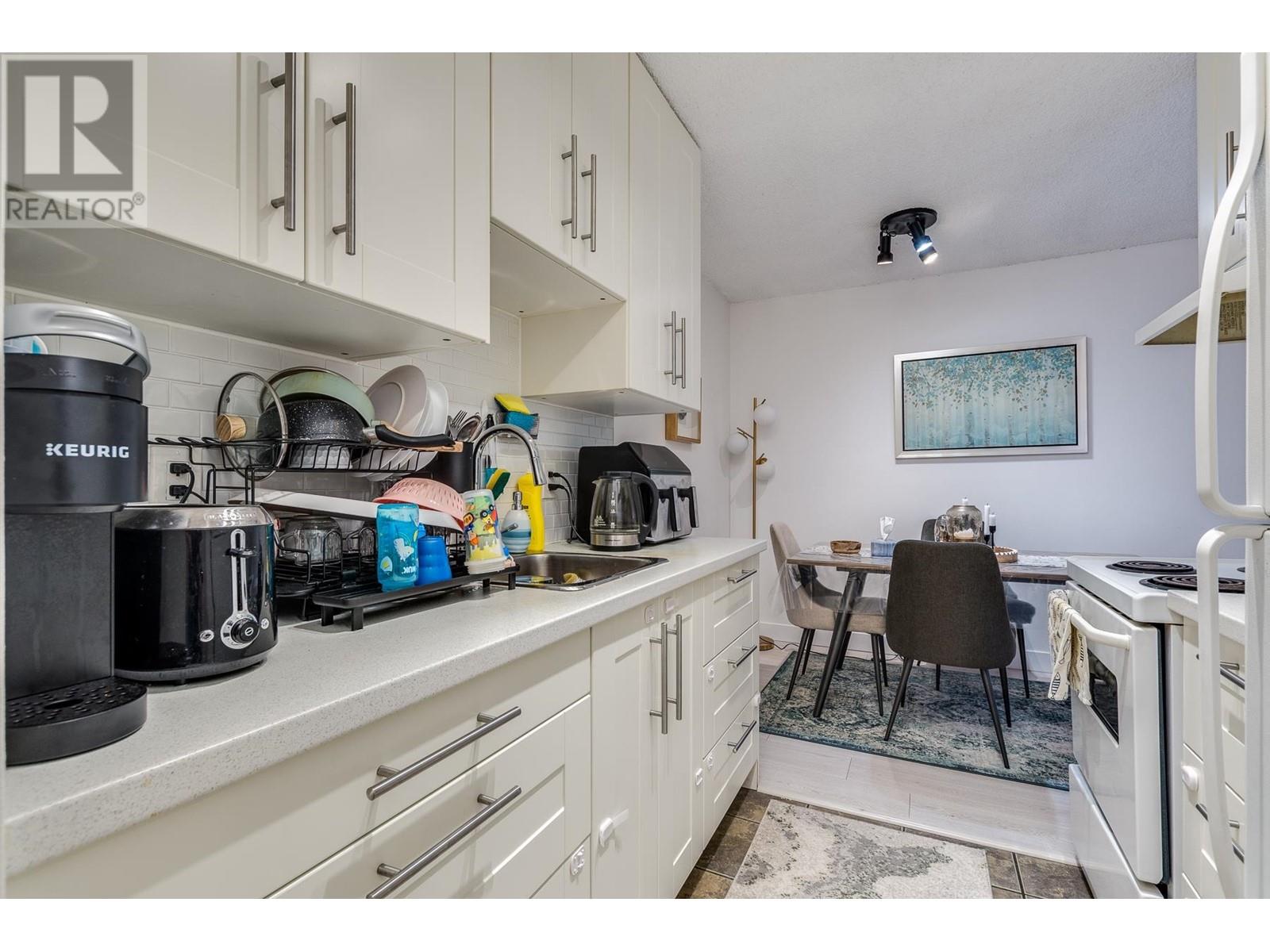 318 2012 Fullerton Avenue, North Vancouver, British Columbia  V7P 3E3 - Photo 11 - R2867198