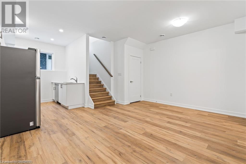 781 Clare Avenue Avenue Unit# 111, Welland, Ontario  L3C 0K1 - Photo 3 - 40566220