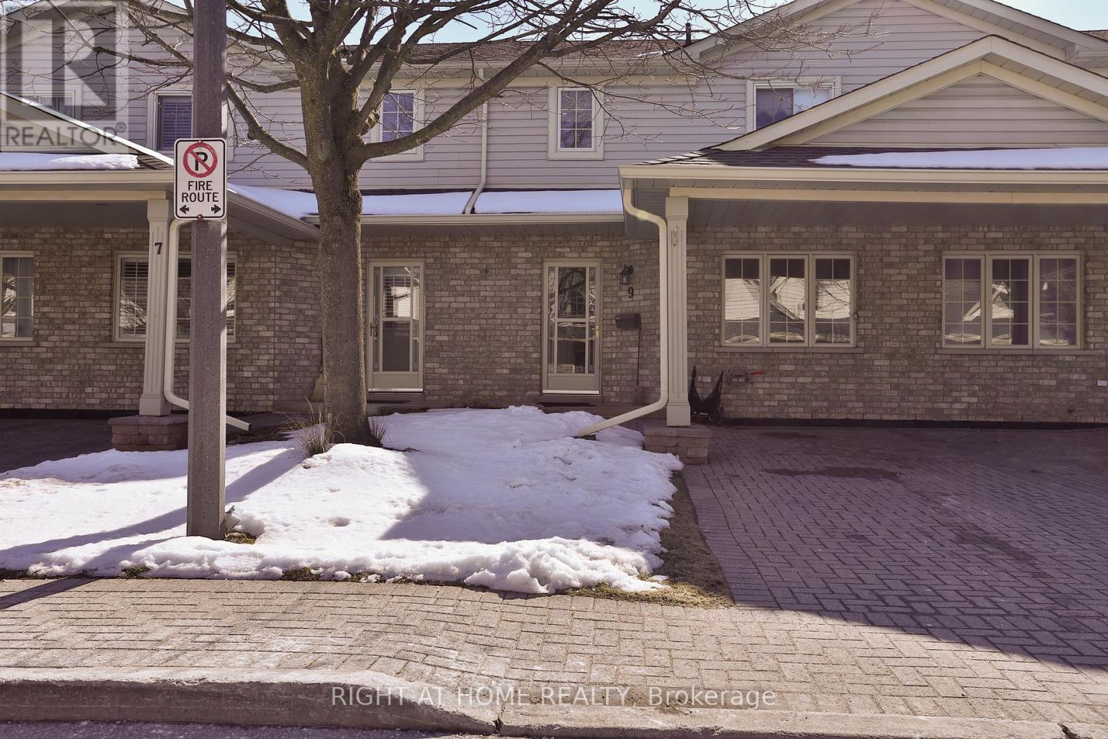 9 - 9 Wentworth Drive, Grimsby, Ontario  L3M 5H9 - Photo 1 - X8209746