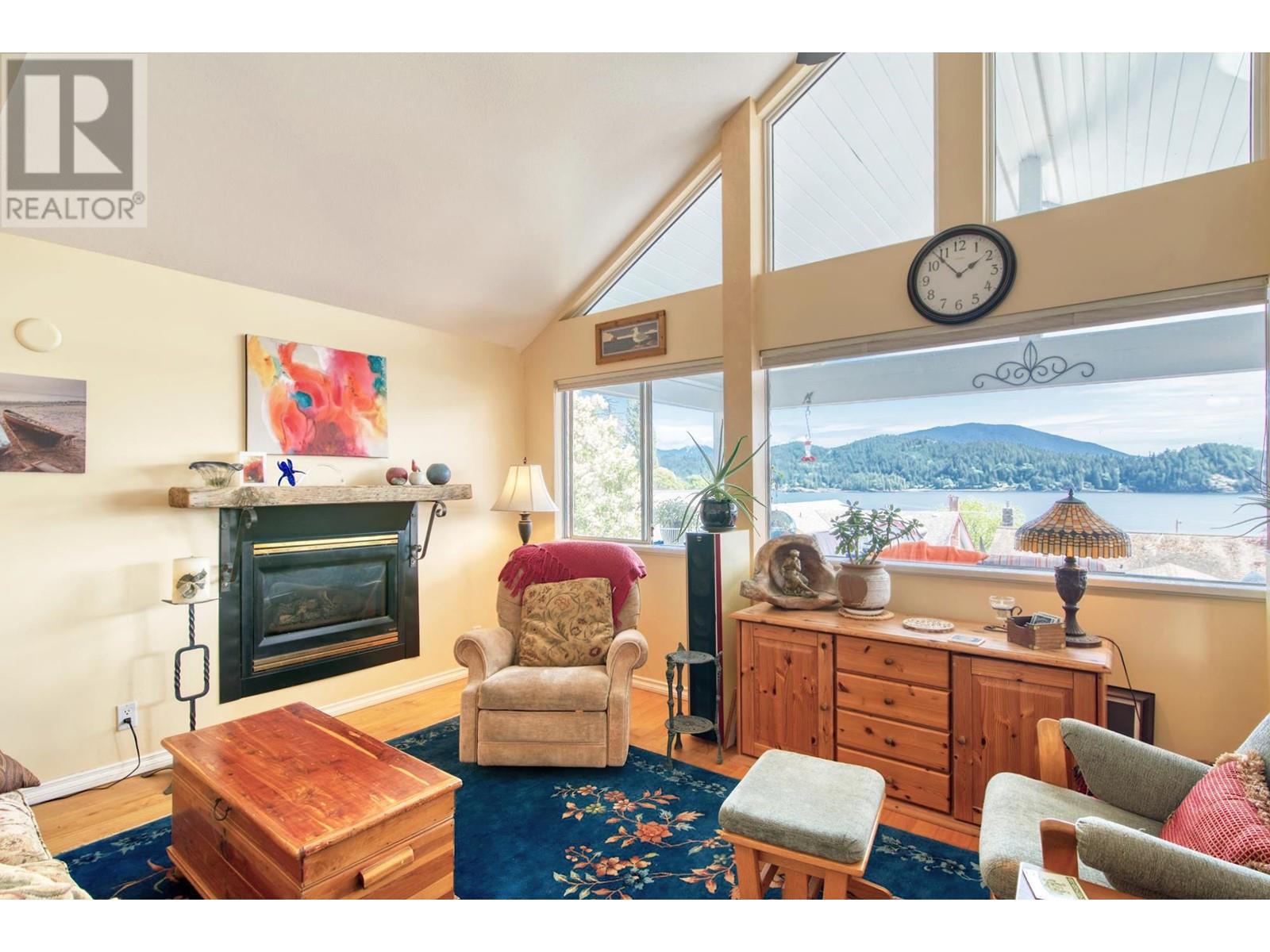 616 Seaview Road, Gibsons, British Columbia  V0N 1V9 - Photo 11 - R2866291