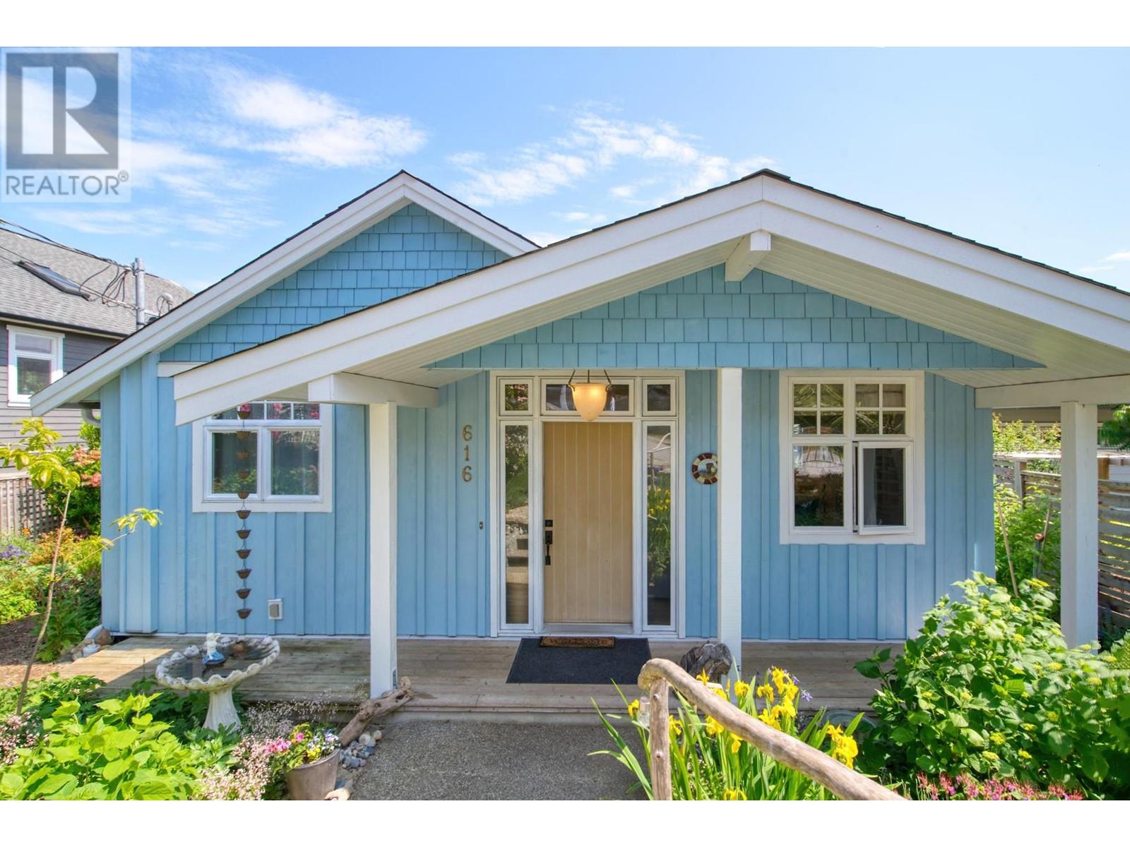 616 Seaview Road, Gibsons, British Columbia  V0N 1V9 - Photo 8 - R2866291