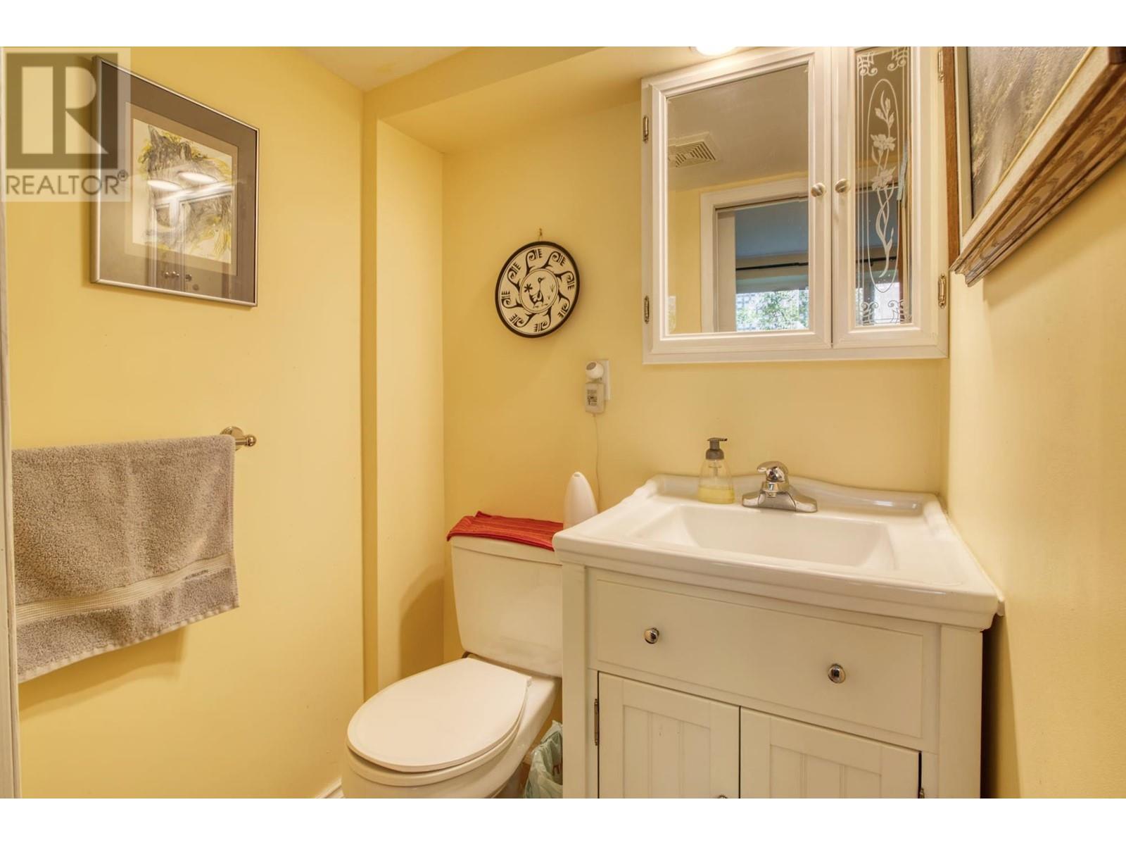 616 Seaview Road, Gibsons, British Columbia  V0N 1V9 - Photo 36 - R2866291