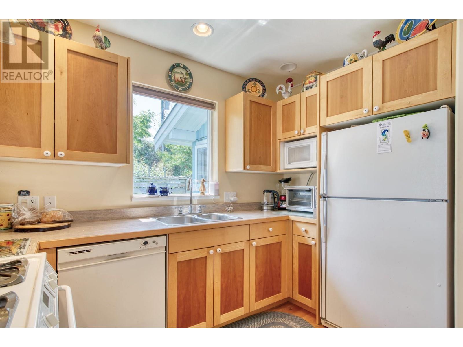 616 Seaview Road, Gibsons, British Columbia  V0N 1V9 - Photo 20 - R2866291
