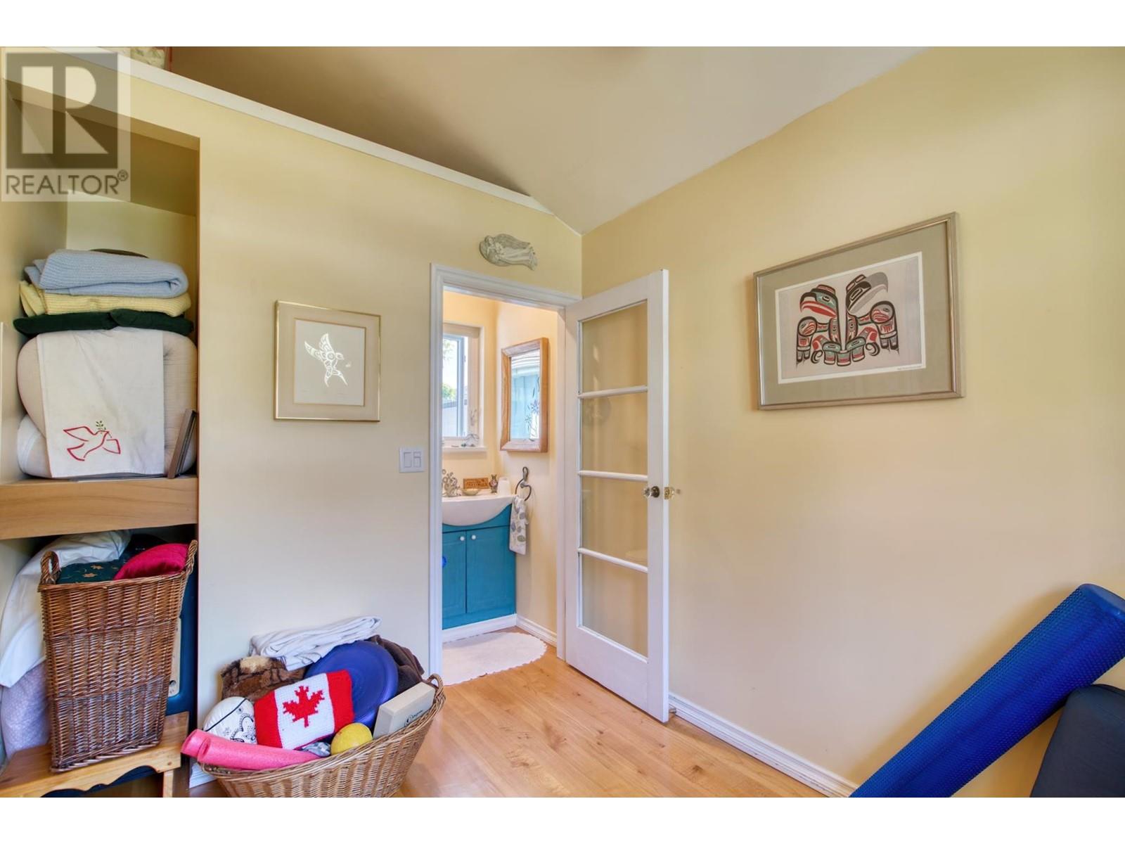 616 Seaview Road, Gibsons, British Columbia  V0N 1V9 - Photo 26 - R2866291