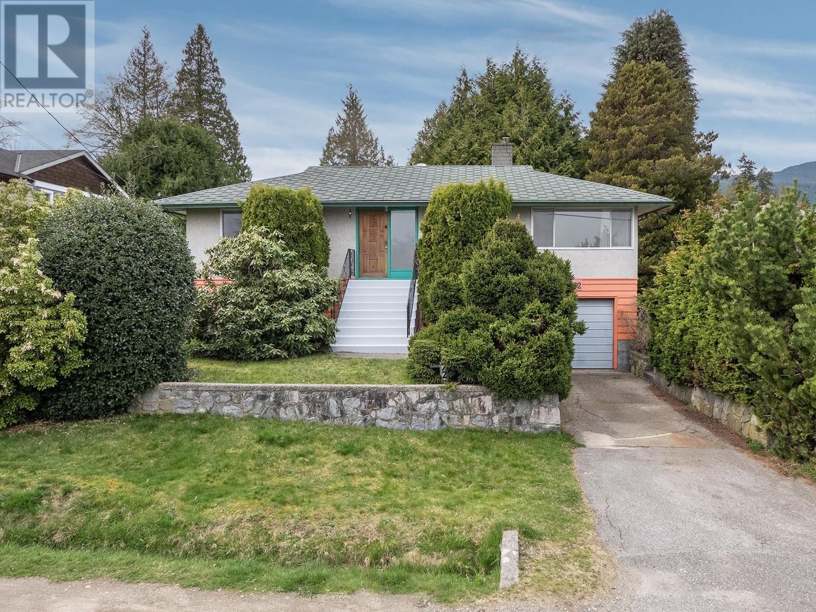 772 O'shea Road, Gibsons, British Columbia  V0N 1V9 - Photo 1 - R2867291