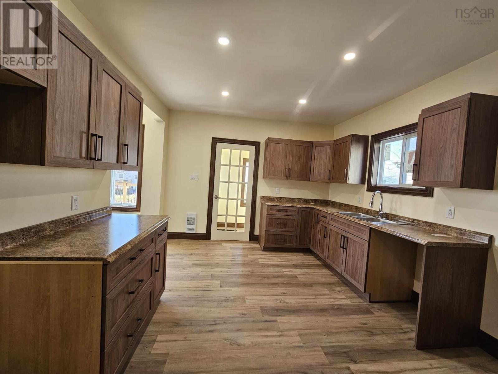 237 Park Street, Sydney, Nova Scotia  B1P 4X1 - Photo 4 - 202406396