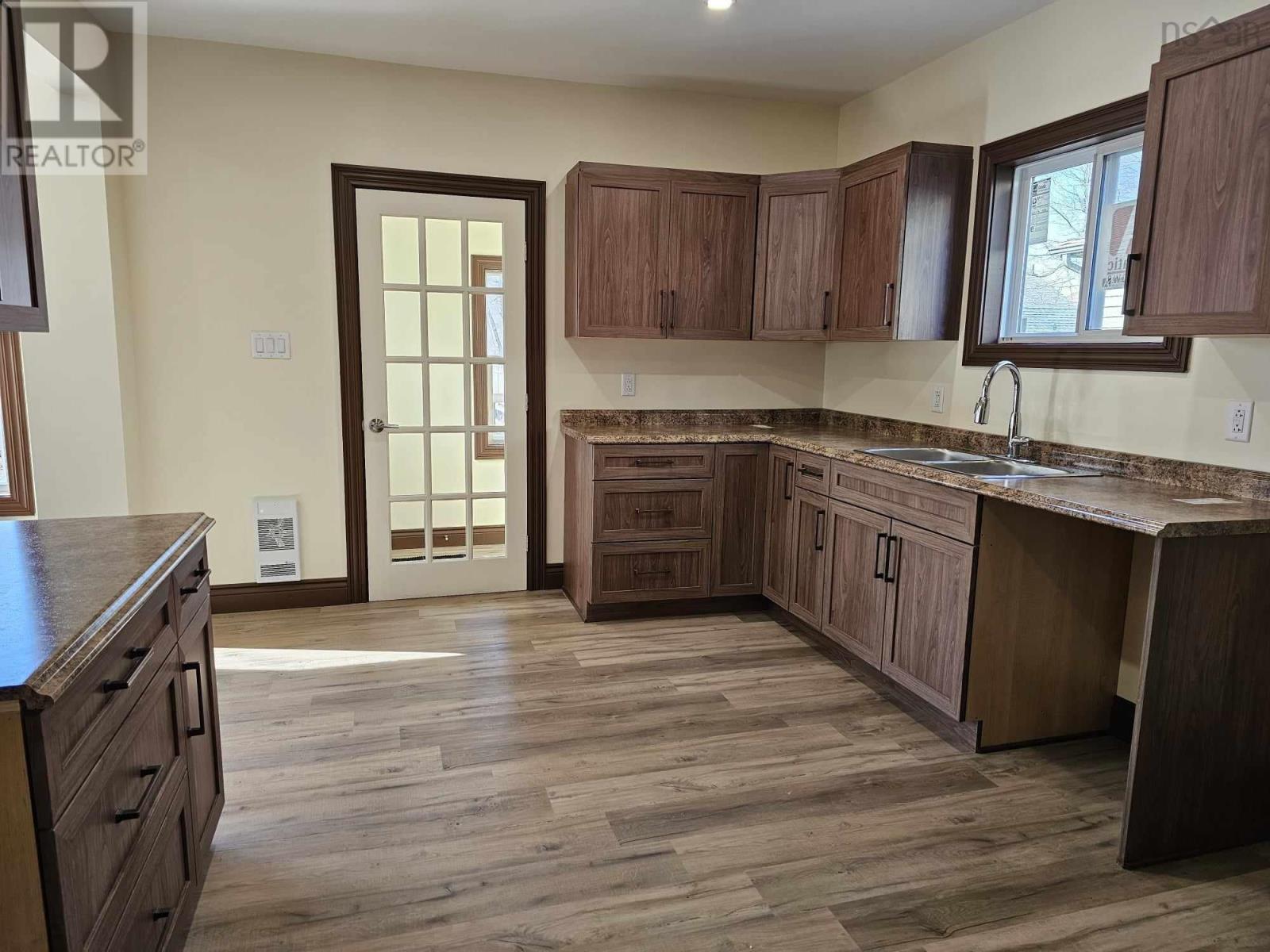 237 Park Street, Sydney, Nova Scotia  B1P 4X1 - Photo 7 - 202406396