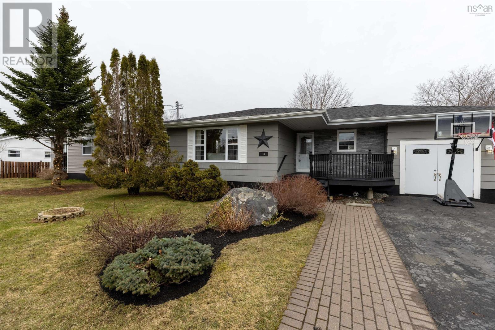 33 Gisborne Street, North Sydney, Nova Scotia  B2A 2E1 - Photo 1 - 202406405