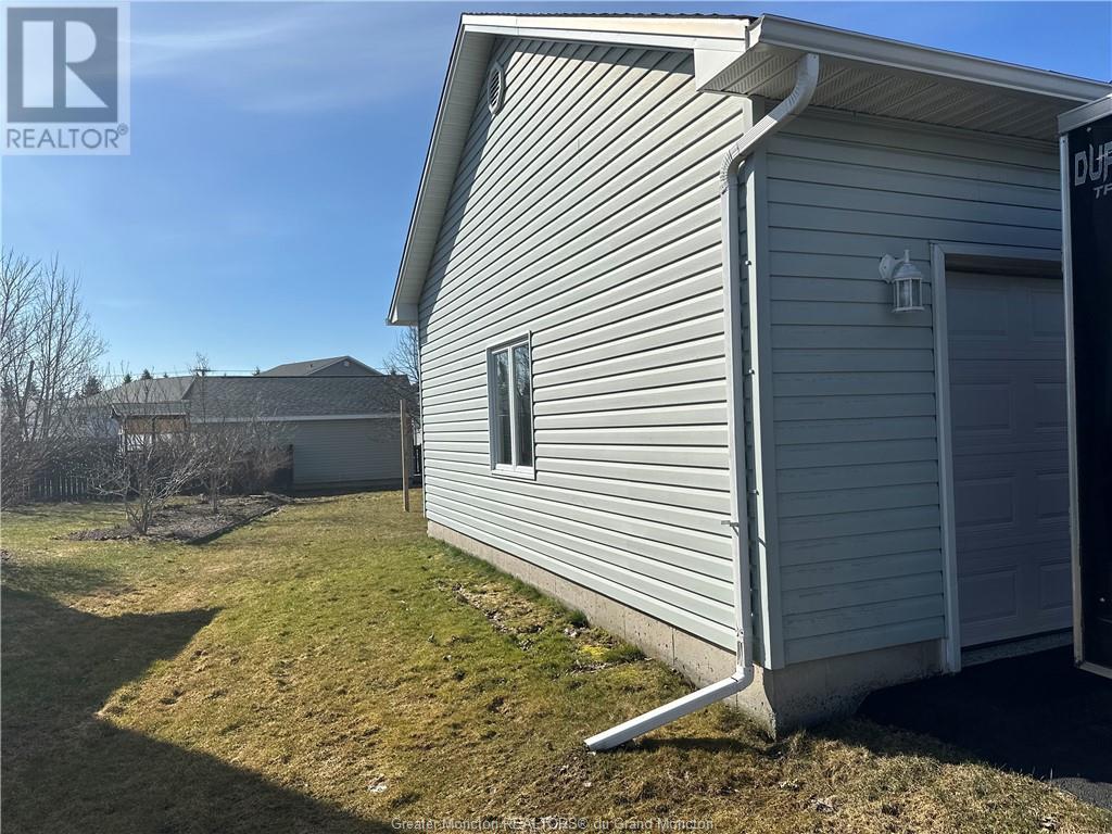 100 Hillary Cres, Moncton, New Brunswick  E1C 0A8 - Photo 3 - M158459