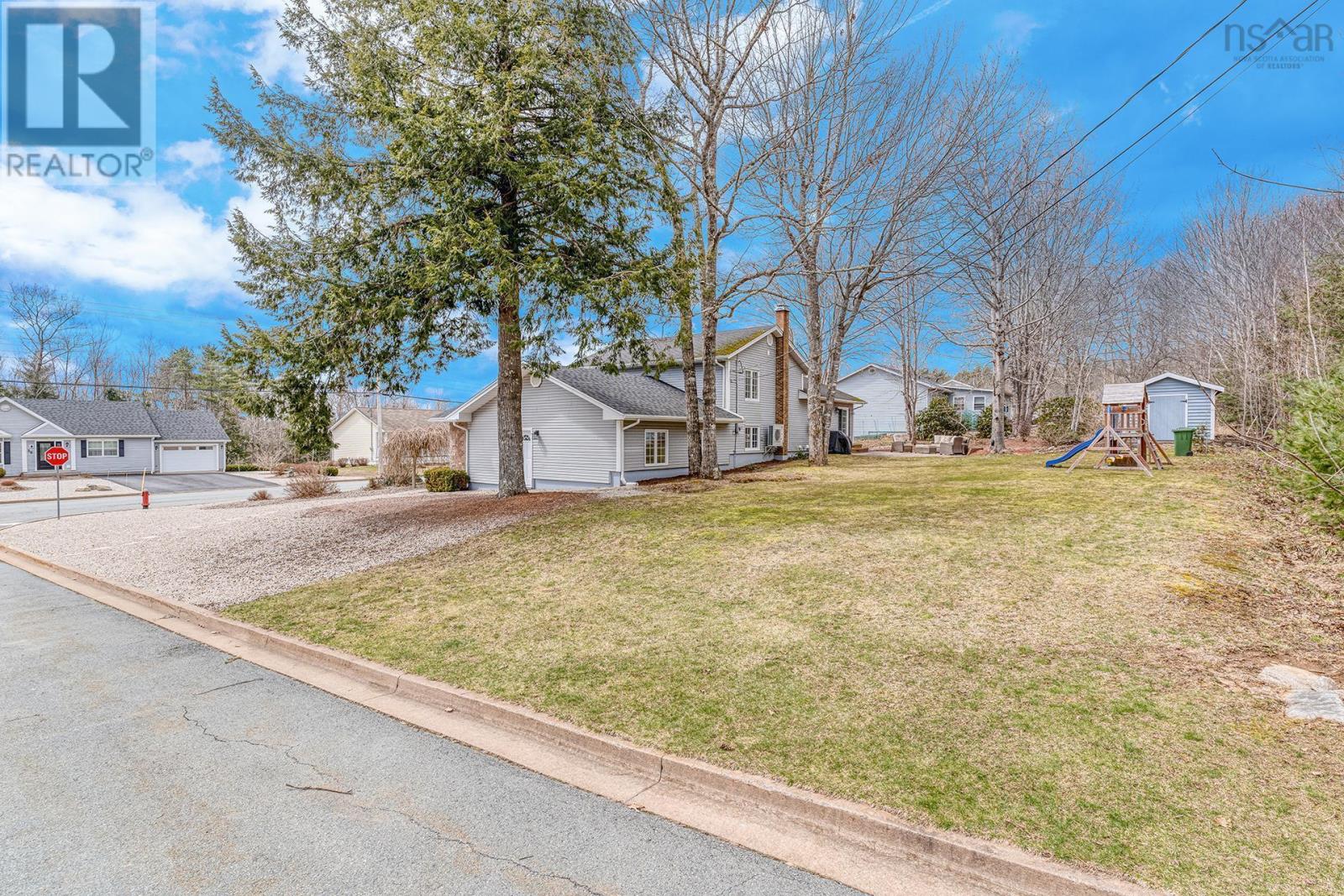 31 Mayfair Drive, Bridgewater, Nova Scotia  B4V 8W2 - Photo 2 - 202406434