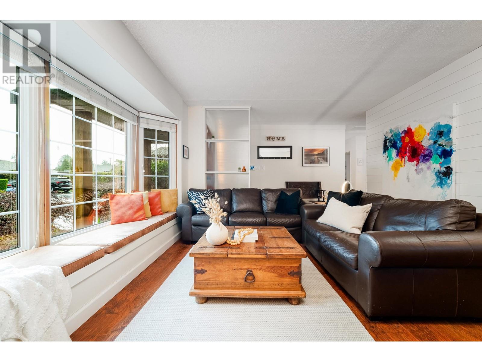 1325 Oakwood Crescent, North Vancouver, British Columbia  V7P 1L5 - Photo 2 - R2867385