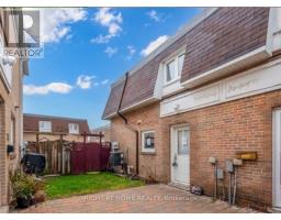 204 TOWNHOUSE CRES