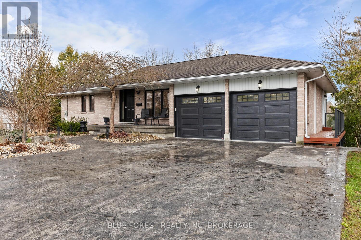 4 Woodland Rd, Central Elgin, Ontario  N5P 1P2 - Photo 1 - X8208296