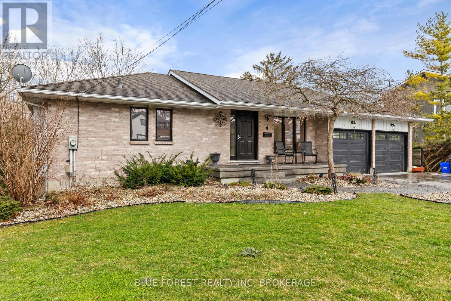 4 Woodland Rd, Central Elgin, Ontario  N5P 1P2 - Photo 2 - X8208296