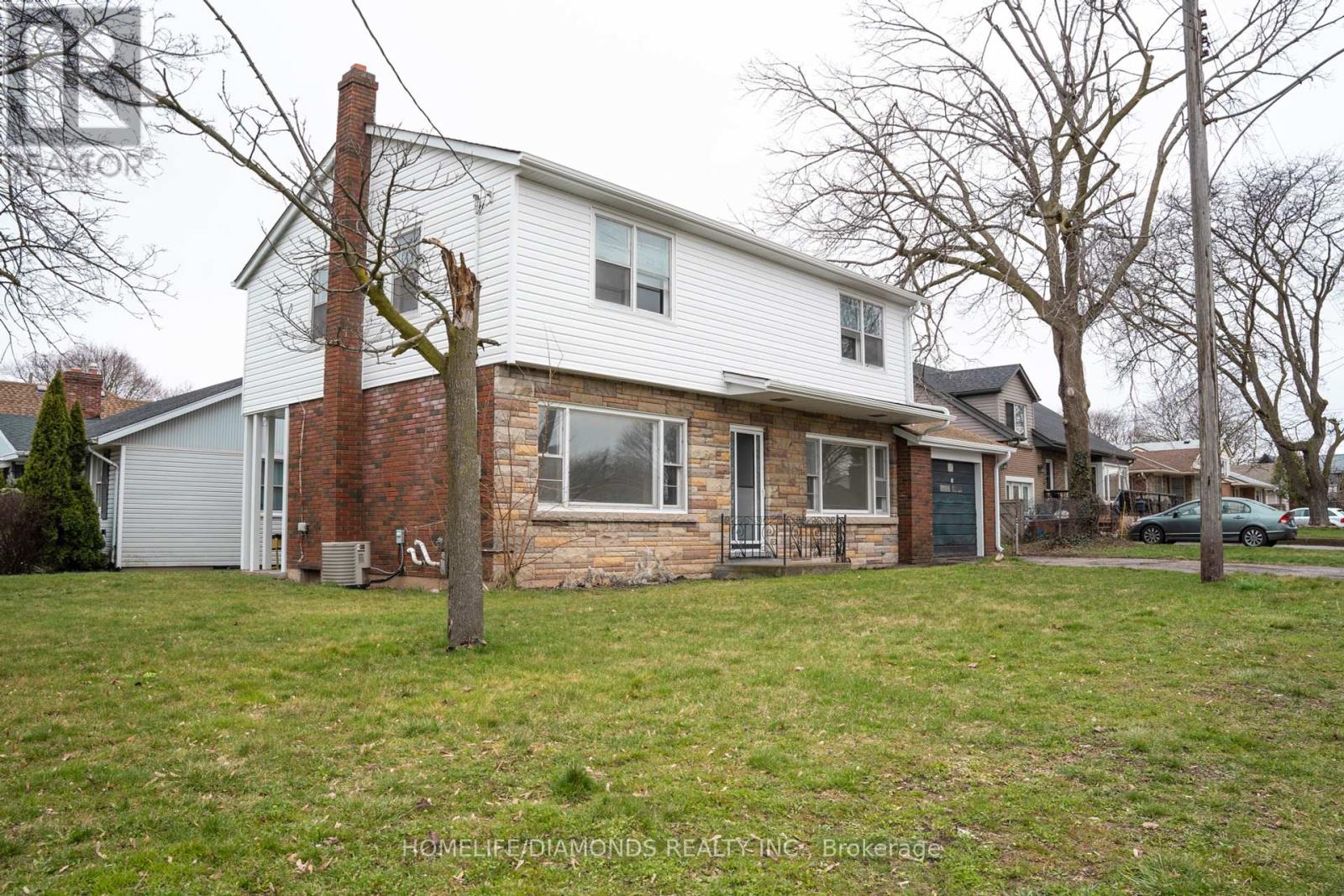 10 Springdale Ave, St. Catharines, Ontario  L2R 1G5 - Photo 2 - X8209040