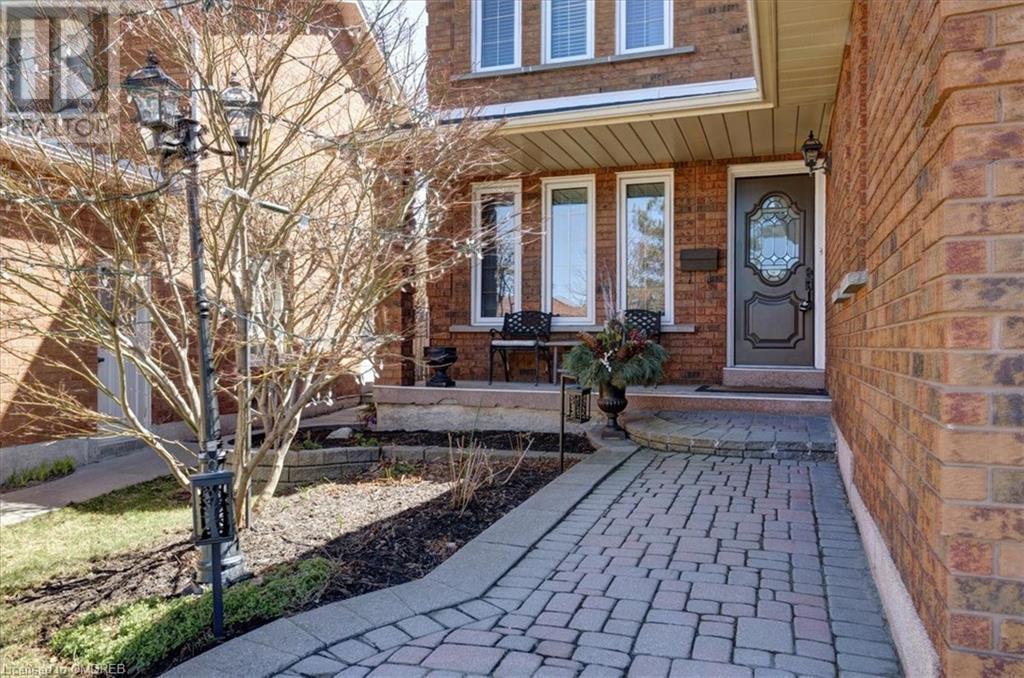 2120 Wincanton Crescent, Mississauga, Ontario  L5M 3E4 - Photo 3 - 40565124