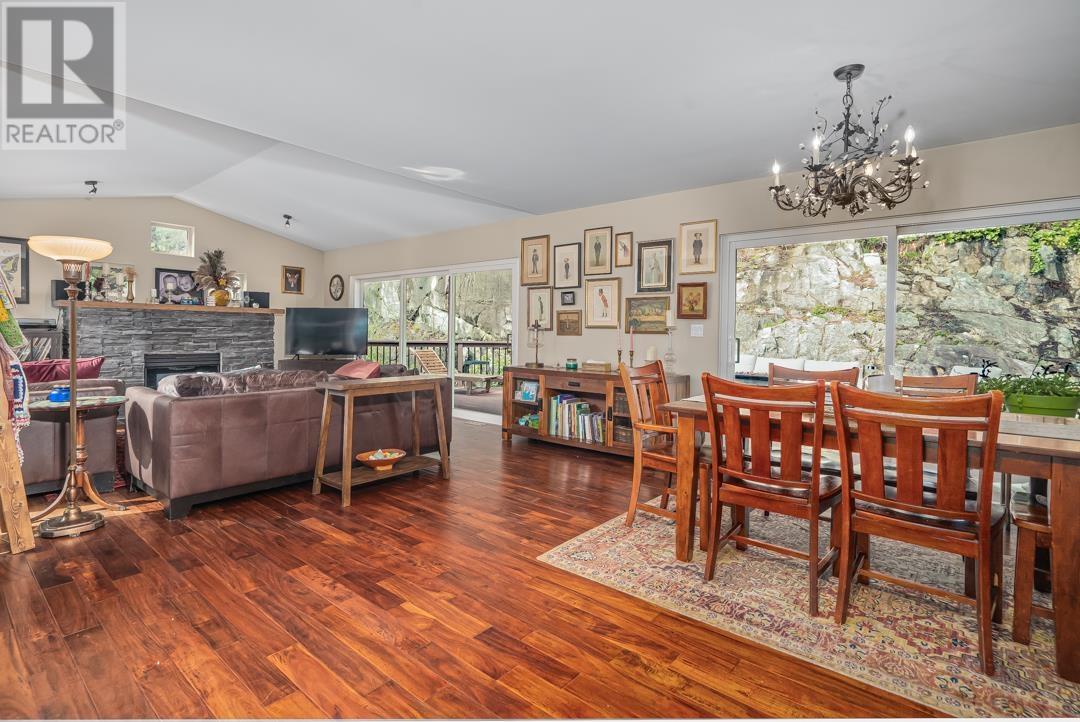 6945 Marine Drive, West Vancouver, British Columbia  V7W 2T4 - Photo 3 - R2867488