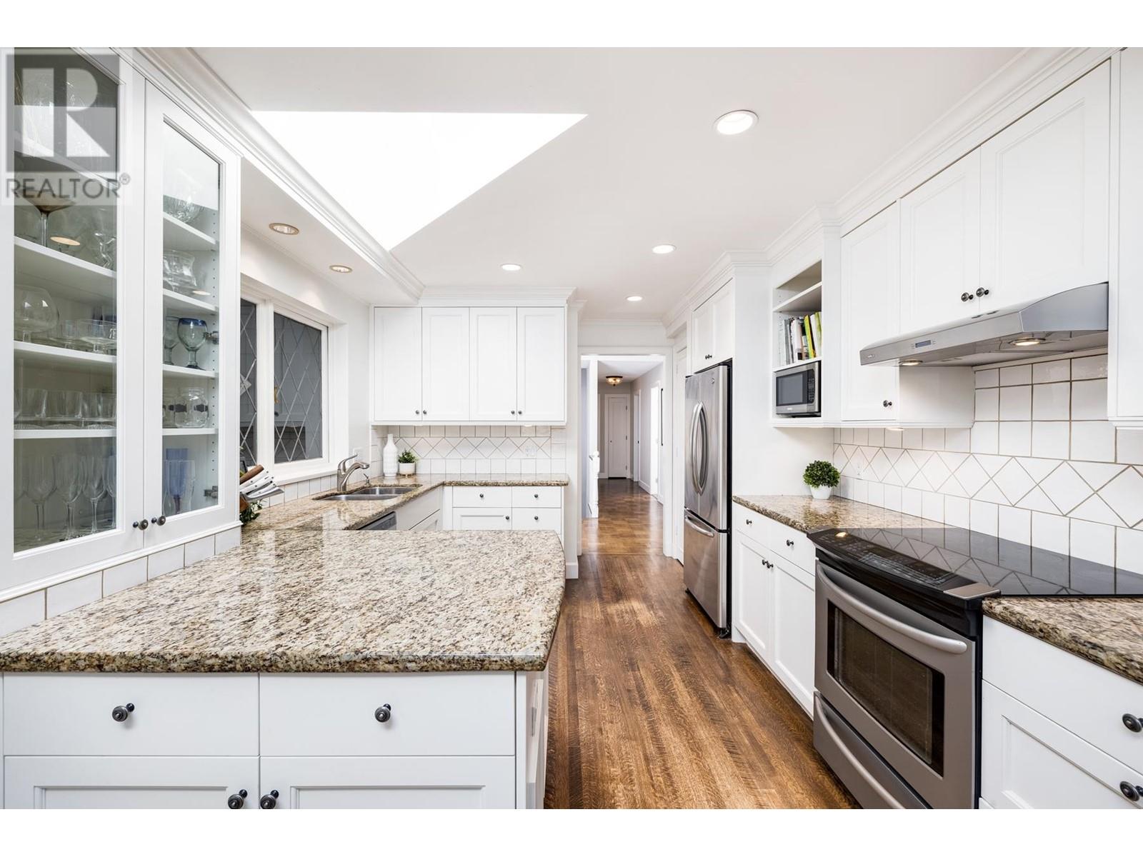 5005 Redonda Drive, North Vancouver, British Columbia  V7R 3K1 - Photo 10 - R2867490