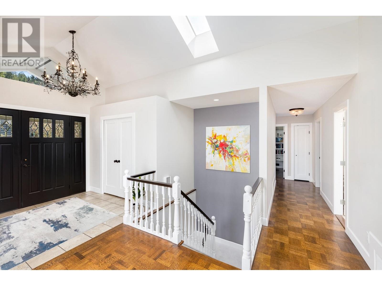 5005 Redonda Drive, North Vancouver, British Columbia  V7R 3K1 - Photo 5 - R2867490