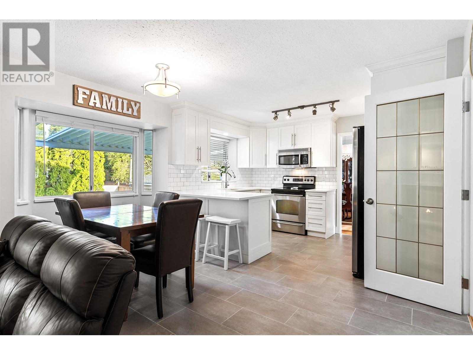 12162 Irving Street, Maple Ridge, British Columbia  V2X 9S1 - Photo 5 - R2867504