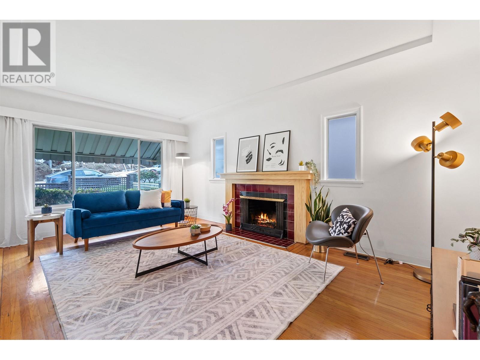 4855 Dumfries Street, Vancouver, British Columbia  V5N 3T8 - Photo 2 - R2867516