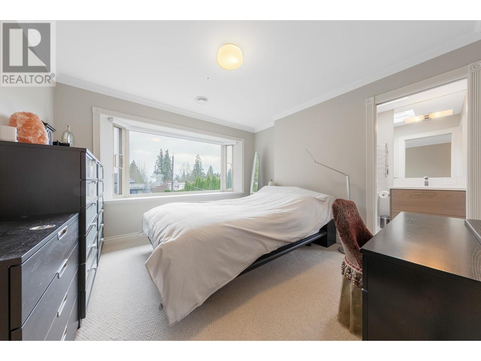 Listing Picture 22 of 34 : 1688 W 61ST AVENUE, Vancouver / 溫哥華 - 魯藝地產 Yvonne Lu Group - MLS Medallion Club Member