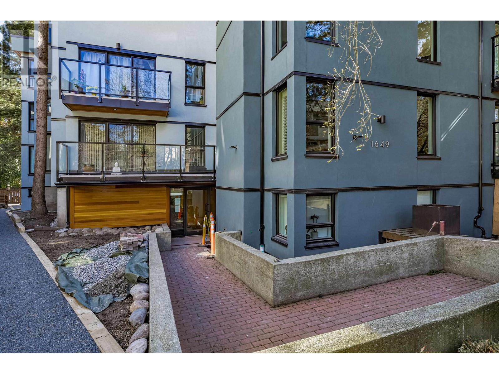 303 1649 Comox Street, Vancouver, British Columbia  V6G 1P4 - Photo 3 - R2867562