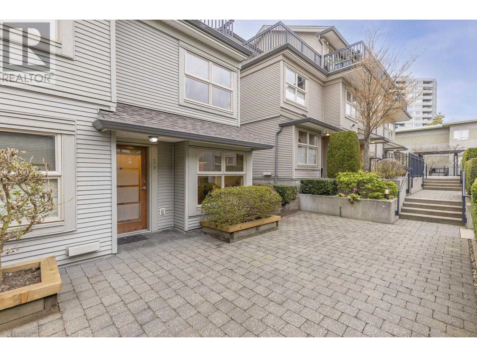 29 3855 Pender Street, Burnaby, British Columbia  V5C 1W5 - Photo 2 - R2867649