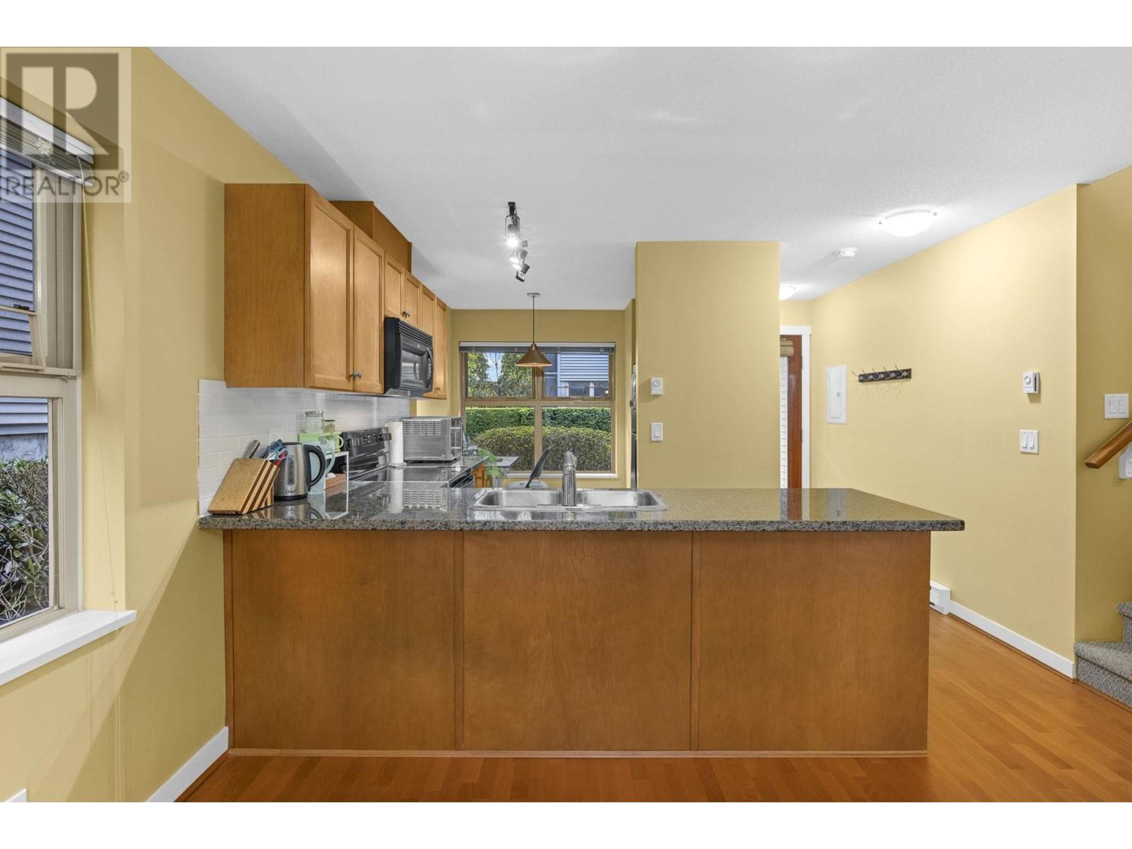 29 3855 Pender Street, Burnaby, British Columbia  V5C 1W5 - Photo 4 - R2867649